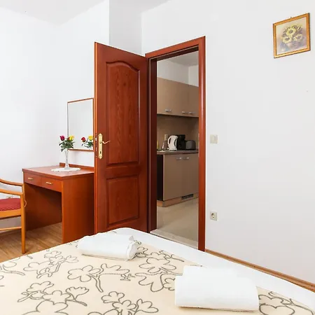 Ana - One-bedroom With Balcony And Sea View - 6 2 Floor Apartment