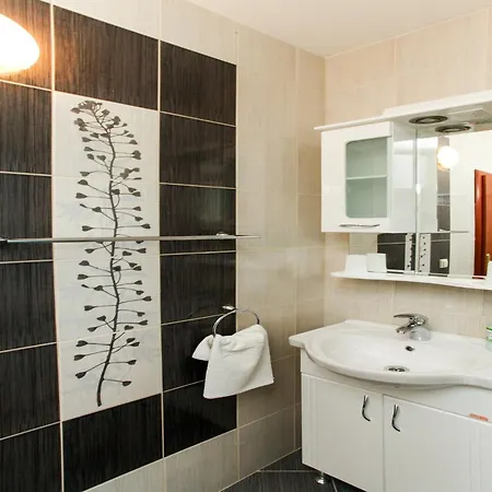 Ana - One-bedroom With Balcony And Sea View - 6 2 Floor Apartment